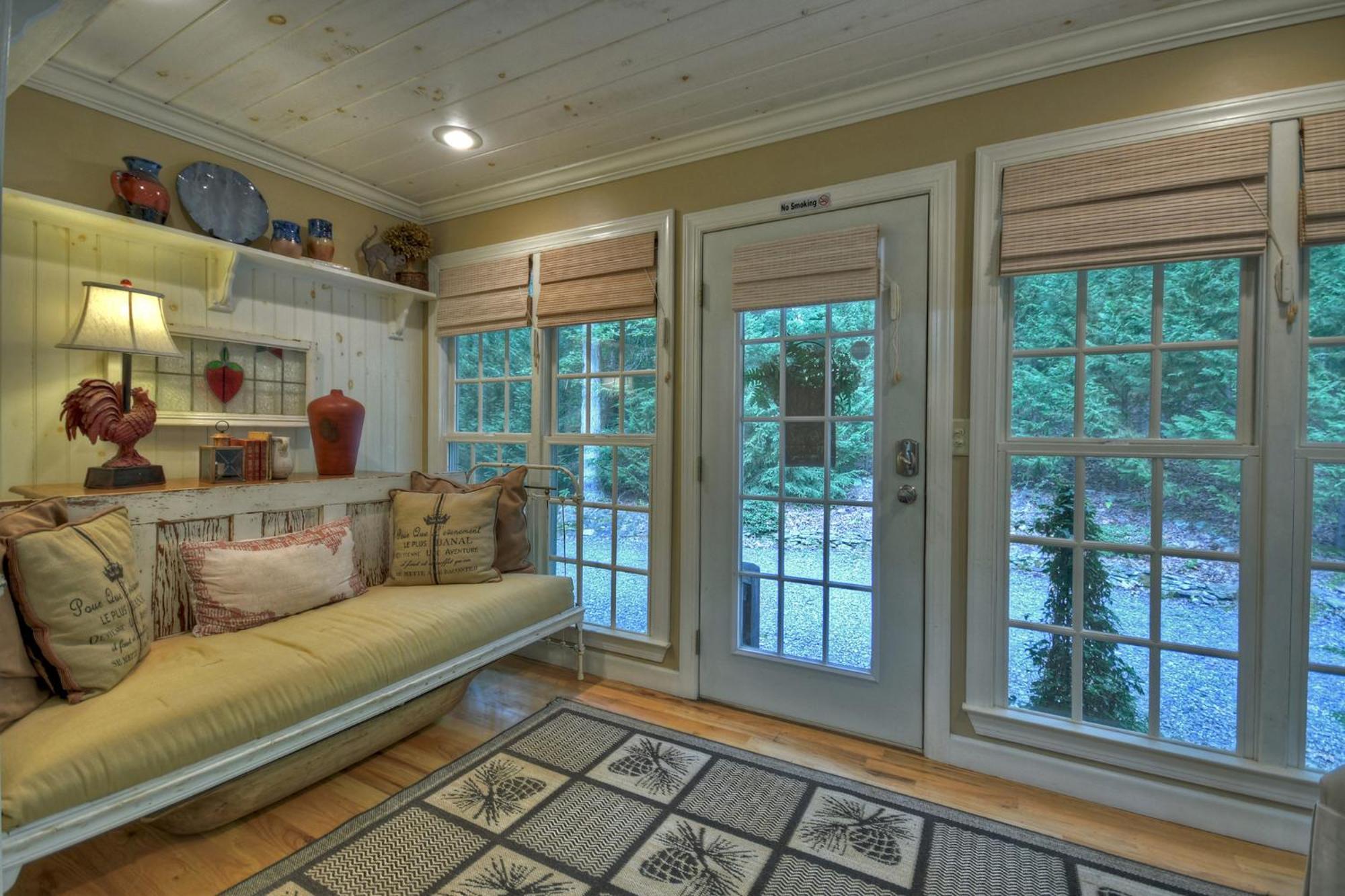 Southern Living Cottage Cozy Up By The Fire Relax On The Porch And Enjoy Peaceful Surroundings ブルーリッジ山脈 エクステリア 写真